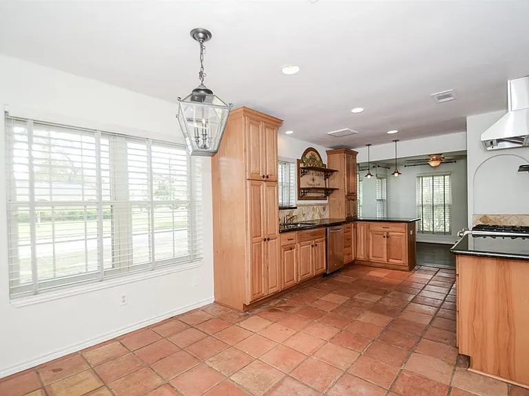 13814 Lynnwood Ln — Photo 11
