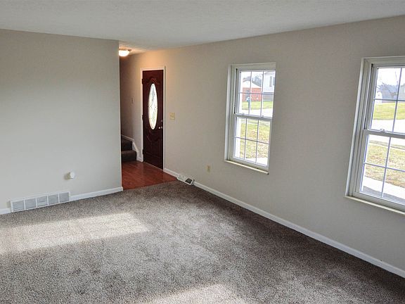 5th image of 32 Sherwood Dr