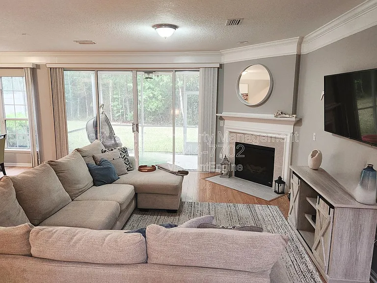 3857 Lionheart Dr — Photo 4