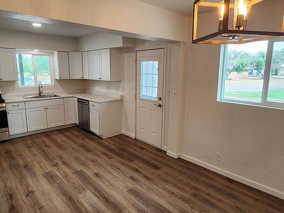 5th image of 838 E Mitchell Dr
