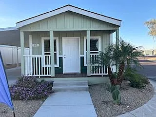 2 bed, 1.0 bath, 704 sqft, $1,299 — Photo 1