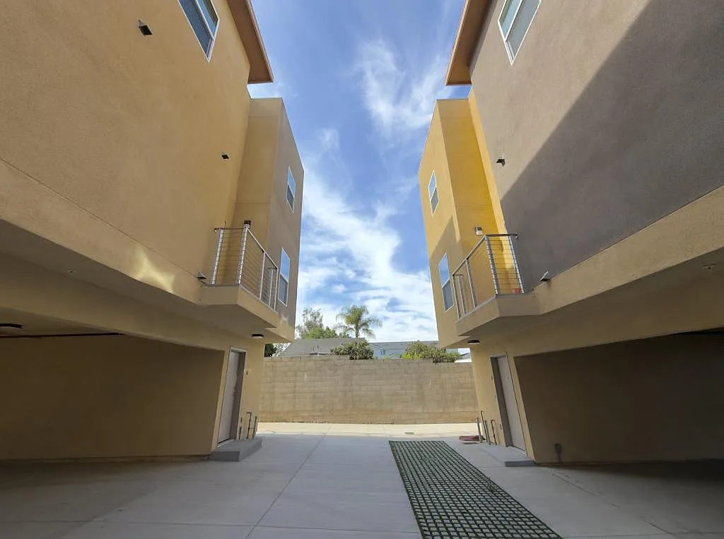 4969 Imperial Ave, Unit 4 — Photo 1