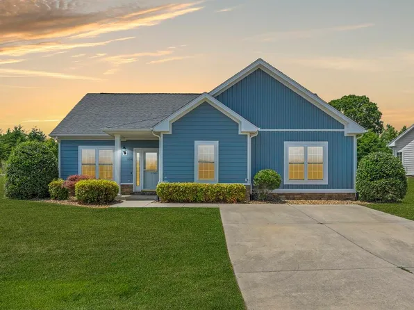 1016 Barrow Hills Dr, Huddleston, VA 24104