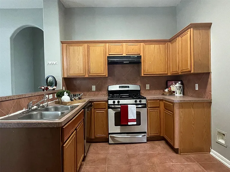 811 Forest Hillside Ln — Photo 21