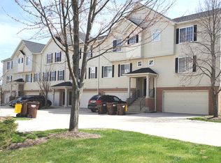 354 Evergreen Cir #354, Gilberts, IL 60136