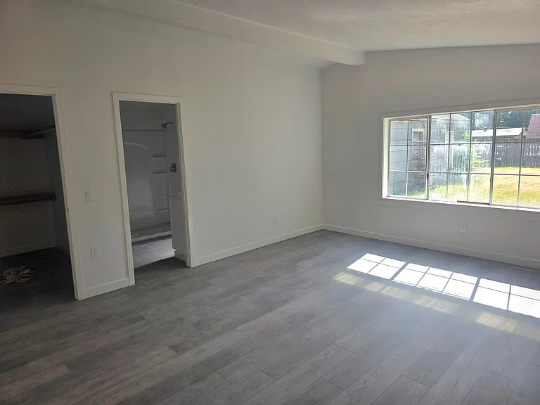 10037 1st Ave S — Photo 2