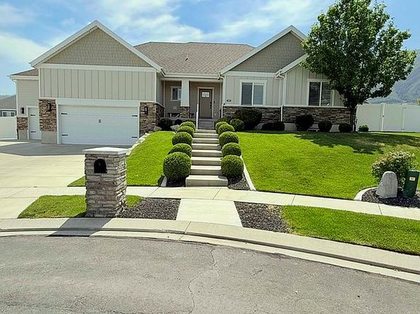 1102 N Deer Run Loop