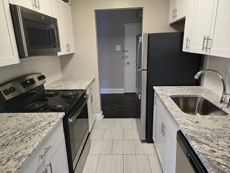 Calvert House Apartments — Photo 57