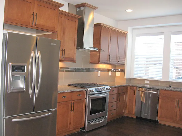1306 Brooklyn Walk NE — Photo 13