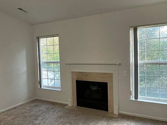 4th image of 4278 Berkshire Dr