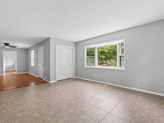 3rd image of 235 Horsmann Ave