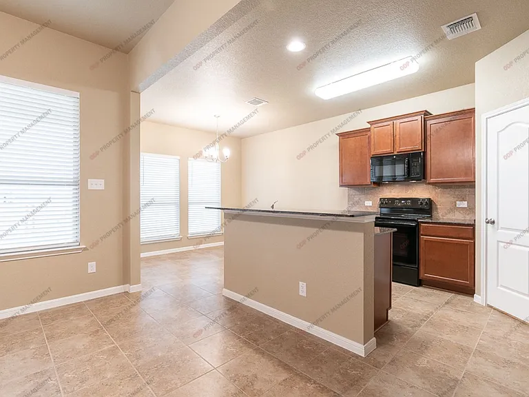 7605 Hickman St — Photo 3