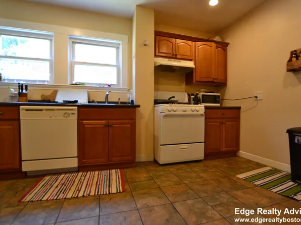 289 Foster St #1, Boston, MA 02135