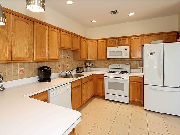 3rd image of 641 Verona Dr