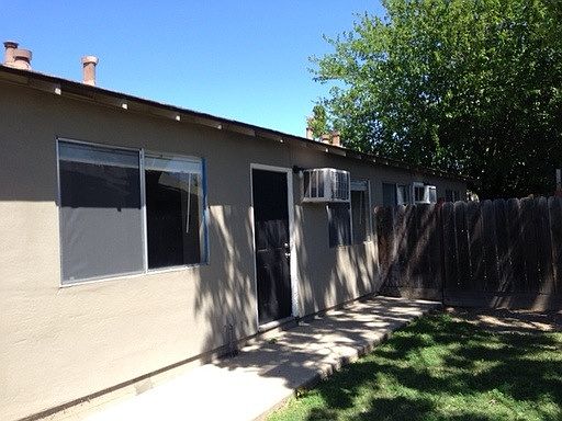 1st image of 571 N 5th Ave