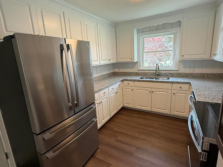 511 Dale St SW — Photo 3