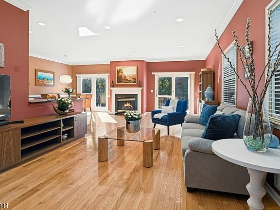 5th image of 25 Hidden Pond Ct