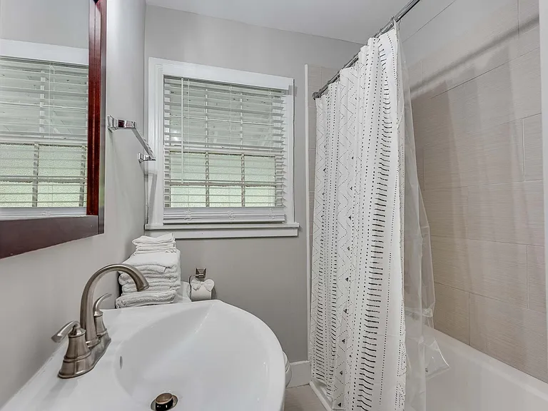 1043 Faith Ave SE — Photo 12
