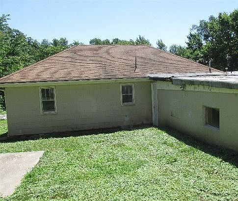 2nd image of 1112 S Leslie Ave
