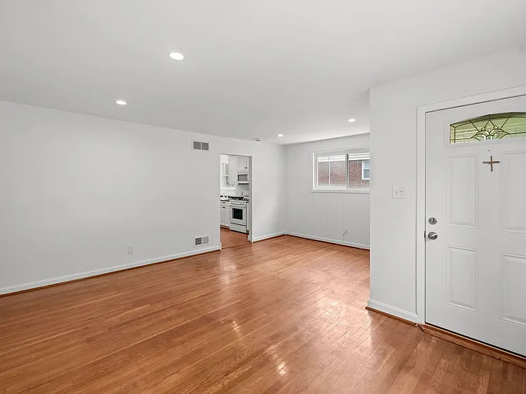 1207 Brooke Dr — Photo 5