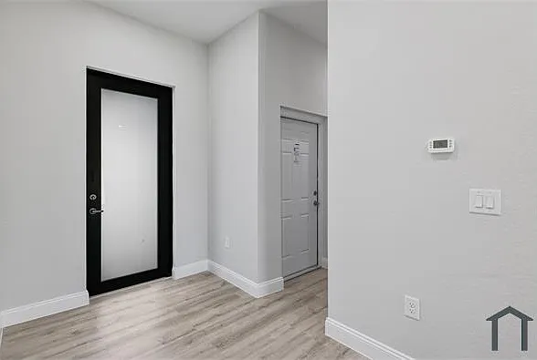 556 Sherwood Ave S — Photo 3