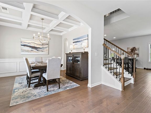 3rd image of 887 W Richland Cir