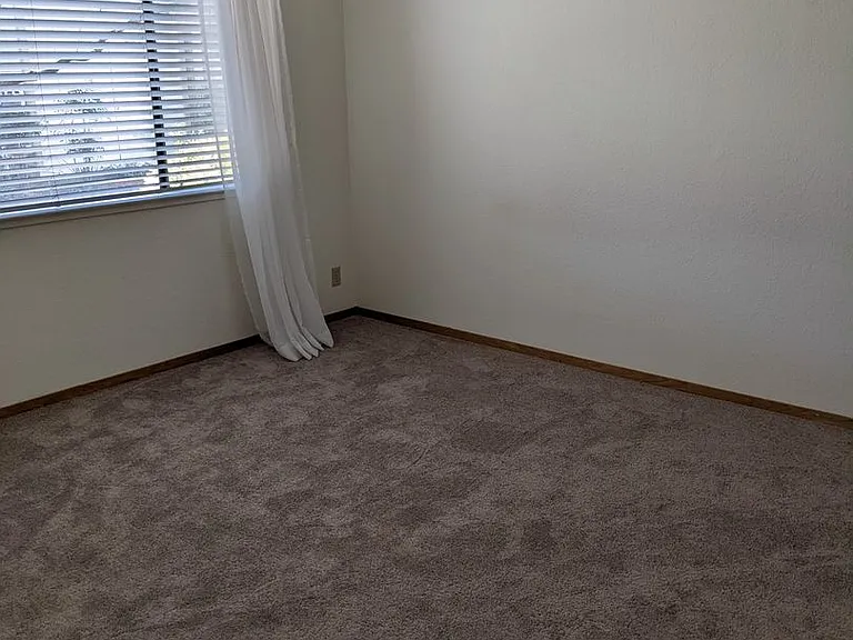 1338 Meadow Ridge Cir — Photo 11
