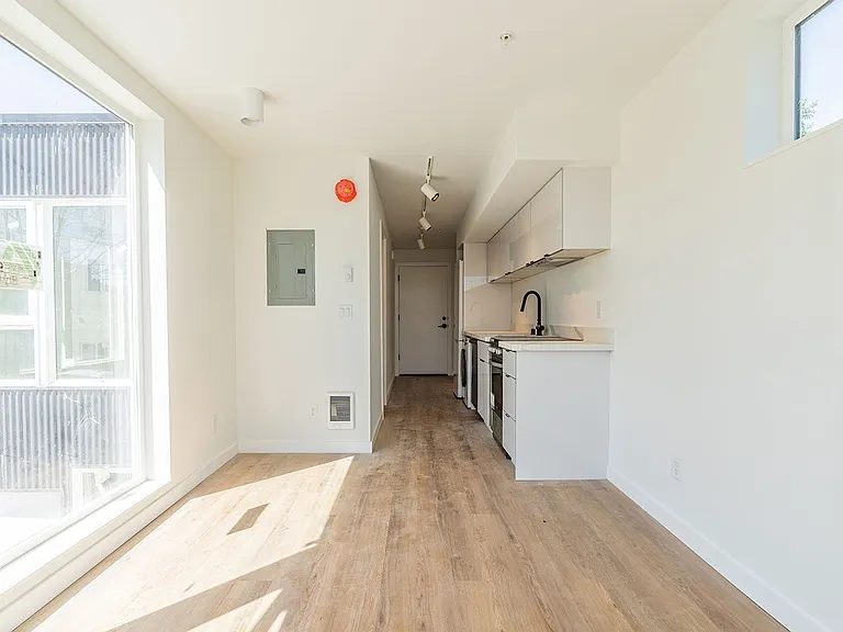 Beautiful Brand New Boutique Apartment Community — Photo 8