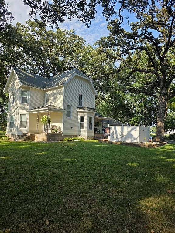 386 N Center St - Property Image