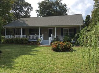 902 Fairview Dr, Lexington, NC 27292