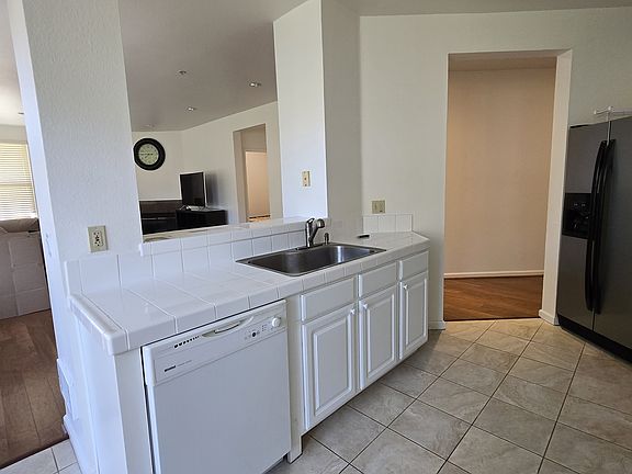 5th image of 1 Crescent Way APT 1415