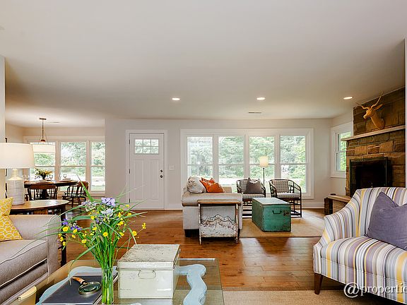 Living Room/Dining Room