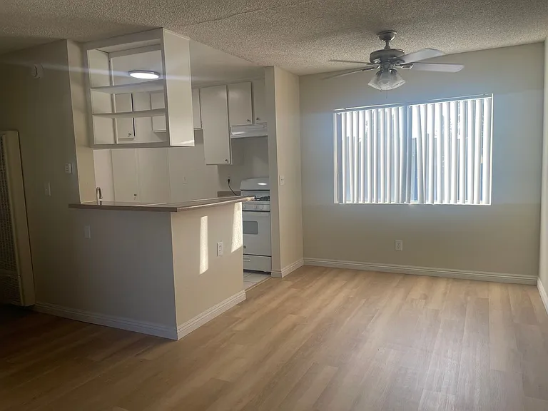 17900 Sherman Way — Photo 10