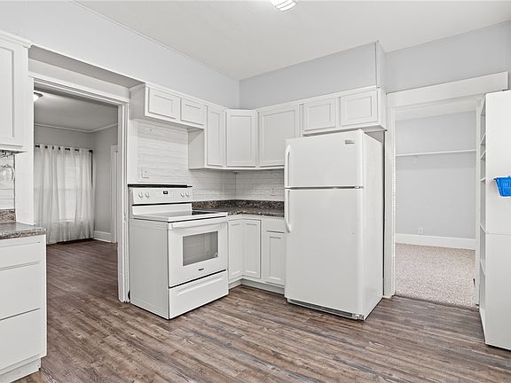 5th image of 18 N Cedar St