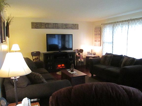 3rd image of 815 N Sunny Ln