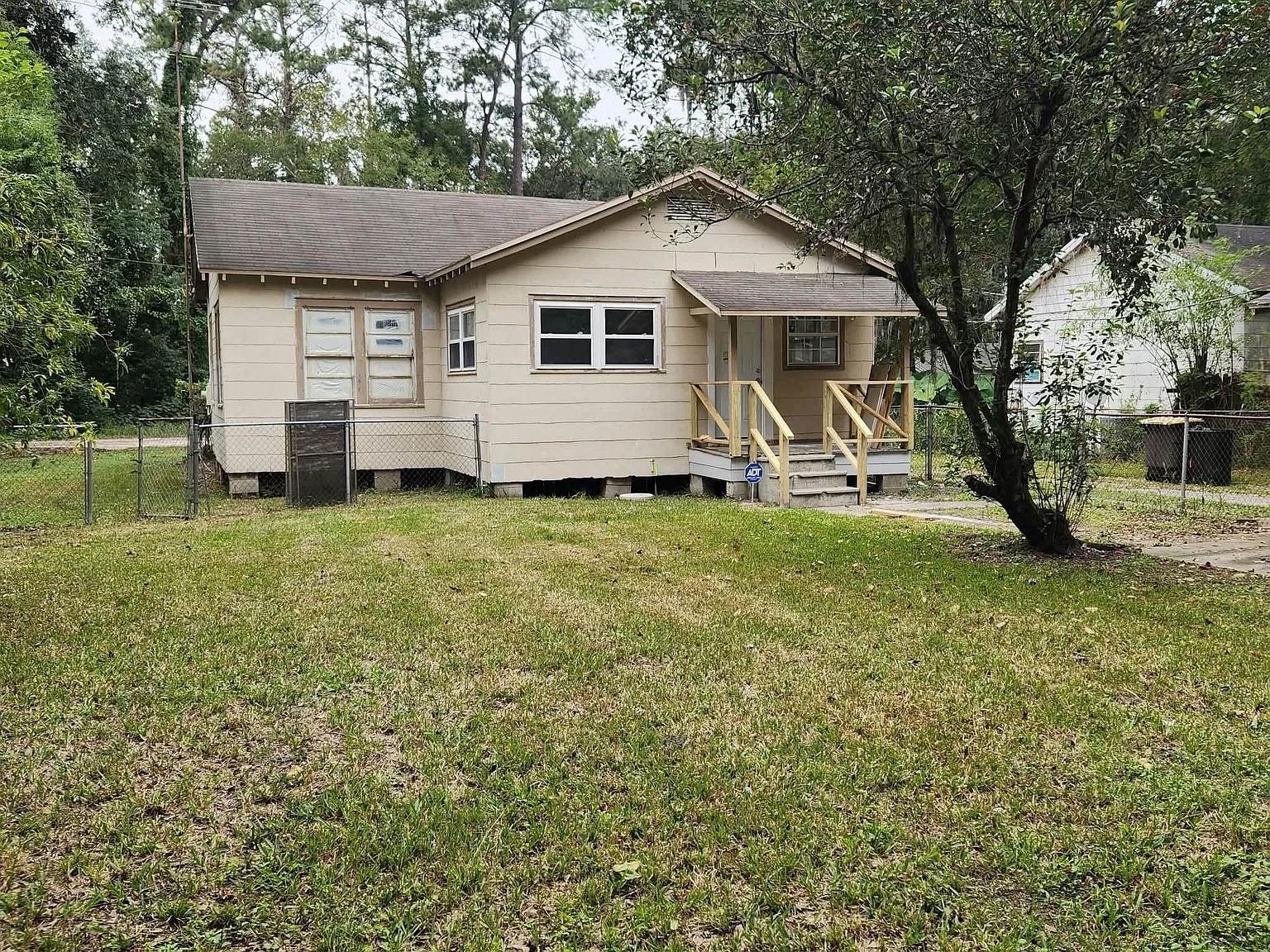 227 Anne Ave — Photo 2