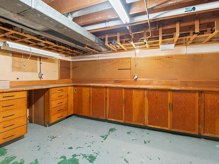 818 Leahy Cir — Photo 29