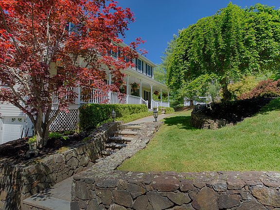 3rd image of 5 Giordano Dr
