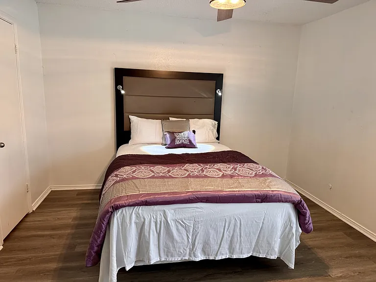 525 Towne House Ln — Photo 13