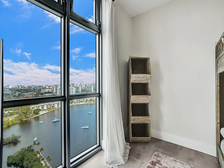 17301 Biscayne Blvd — Photo 36
