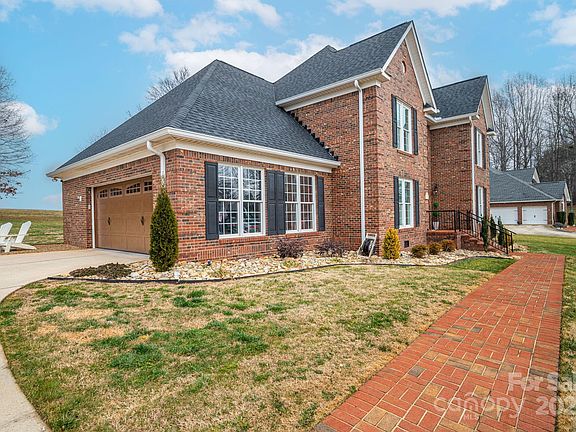 3rd image of 3578 Savannah Ln