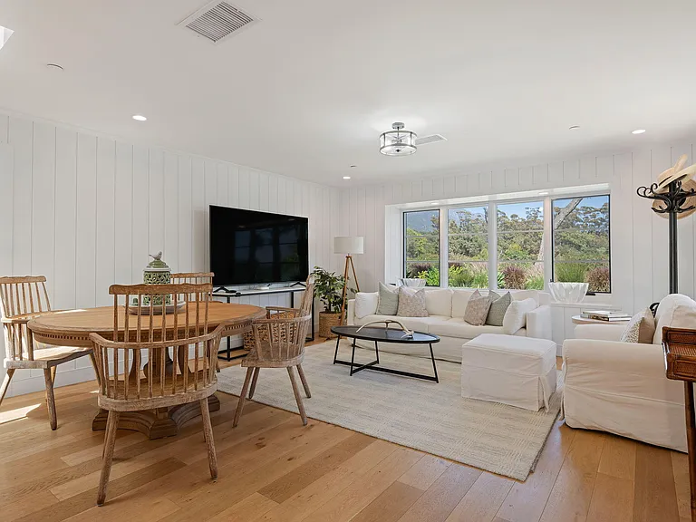 1690 E Valley Rd — Photo 5
