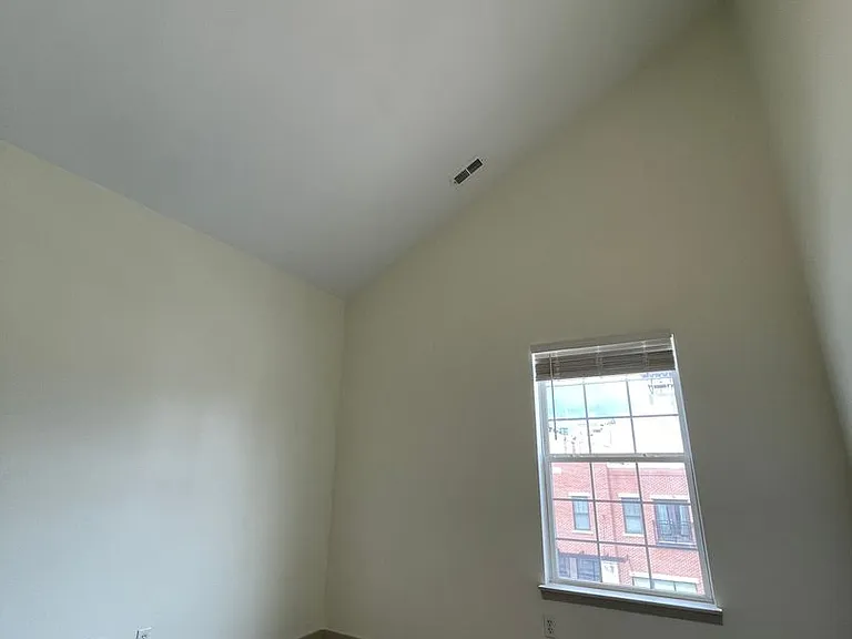 125 N Washington St — Photo 172