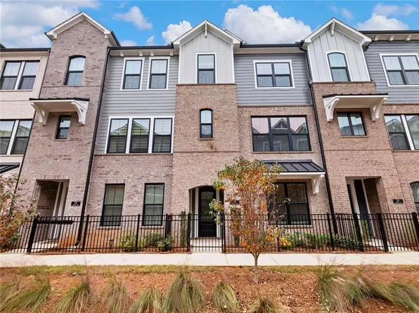 525 Ashbury Dr, Roswell, GA 30076