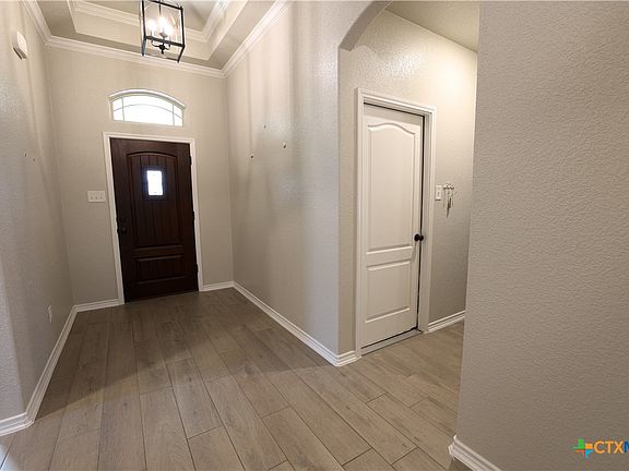 3rd image of 806 Eagle Crest Cv