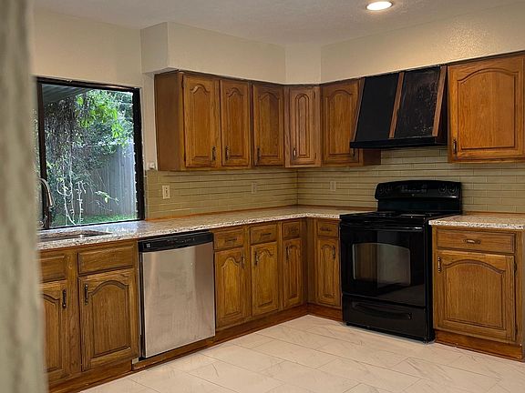 4th image of 2716 Southcrest Dr