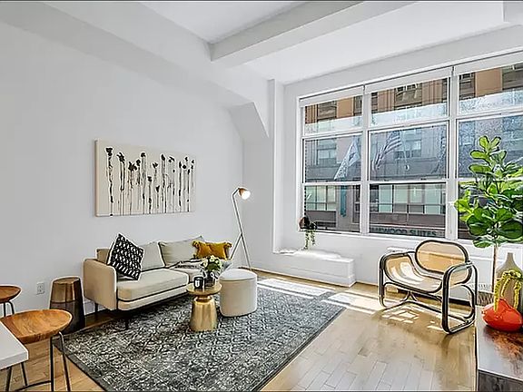 3rd image of 321 W 37th St APT 3J