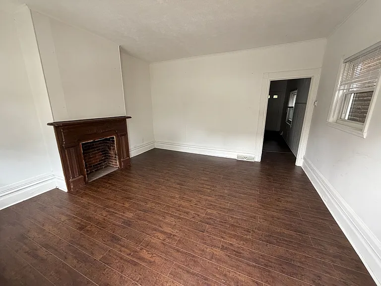1109-1111 Chess St — Photo 5