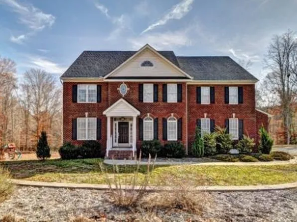8230 Christian Ridge Dr, Mechanicsville, VA 23111