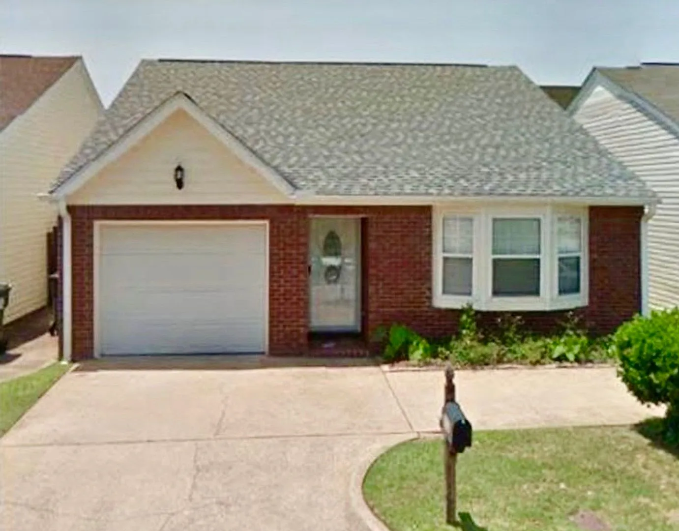 Convenient 3-bedroom, 2-bath home near Campus — Photo 1